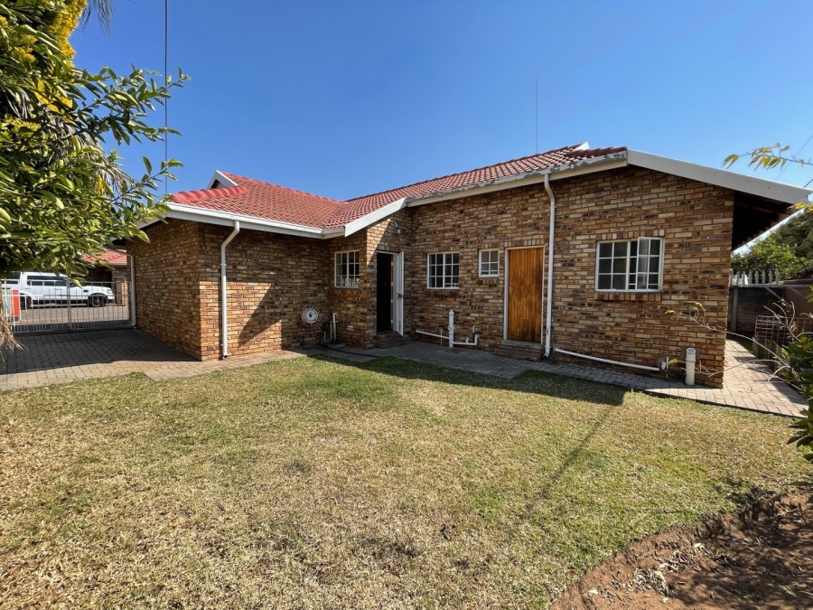 To Let 3 Bedroom Property for Rent in Protea Park North West